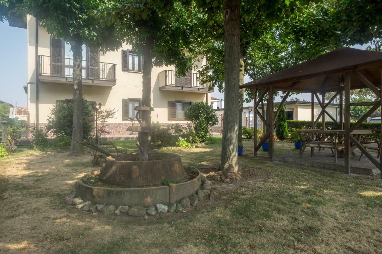 B&B Le Camelie Bareggio Екстериор снимка