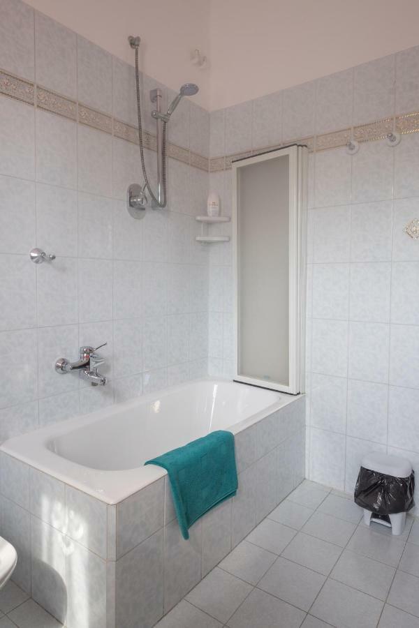 B&B Le Camelie Bareggio Екстериор снимка
