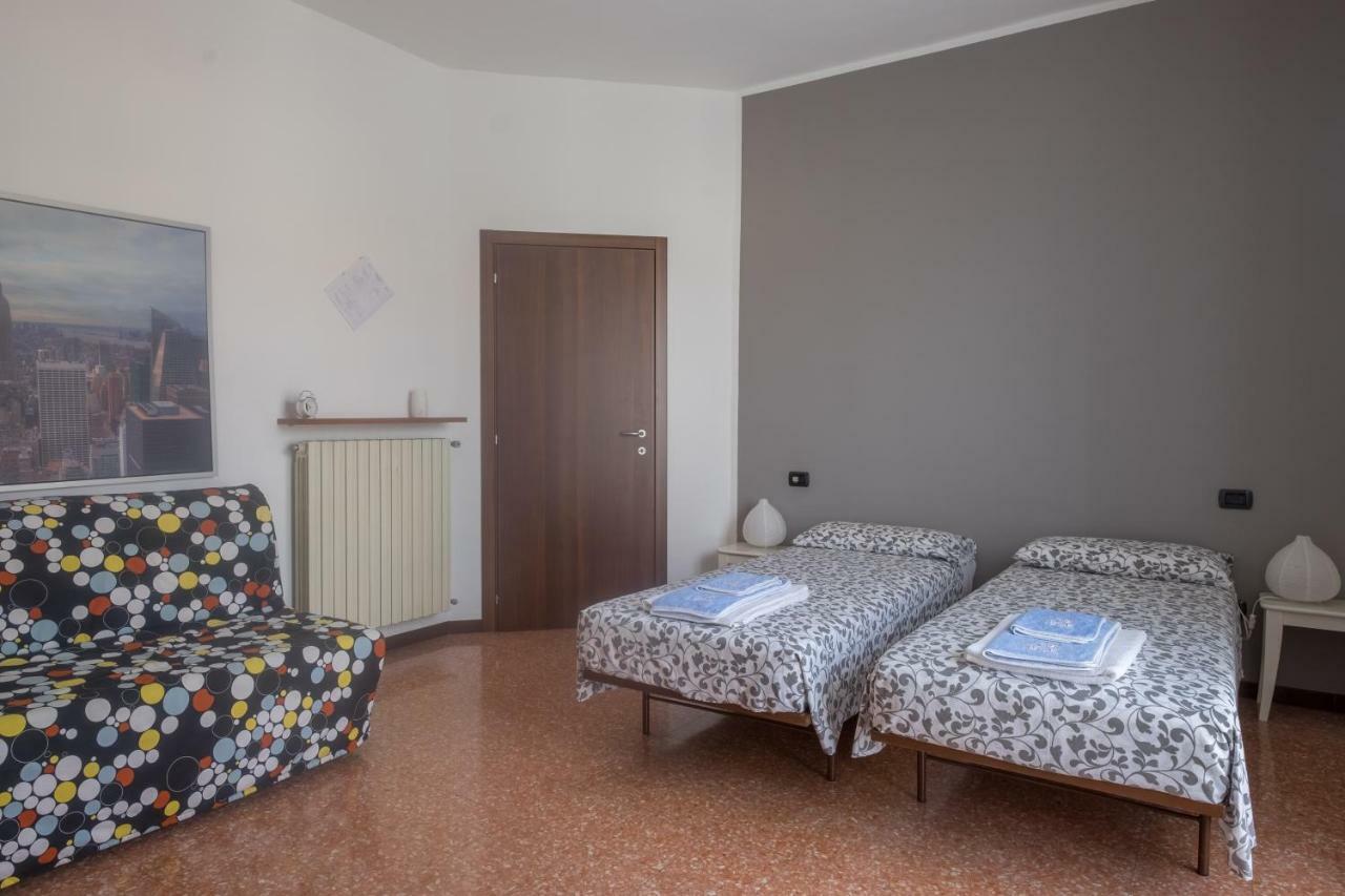 B&B Le Camelie Bareggio Екстериор снимка